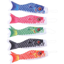 Lot de 5 décorations suspendues Koinobori en forme de carpe japonaise, idéales pour un bar à sushis ou un izakaya.
