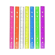 Regla transparente y colorida de 12 pulgadas con escala en pulgadas y centímetros. Regla de medición matemática con orificio para dibujo de