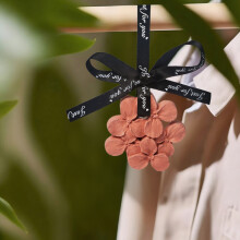 Cintre parfumé en gypse avec ruban – Pierre parfumée d'aromathérapie pour placard, voiture et penderie – Désodorisant décoratif floral