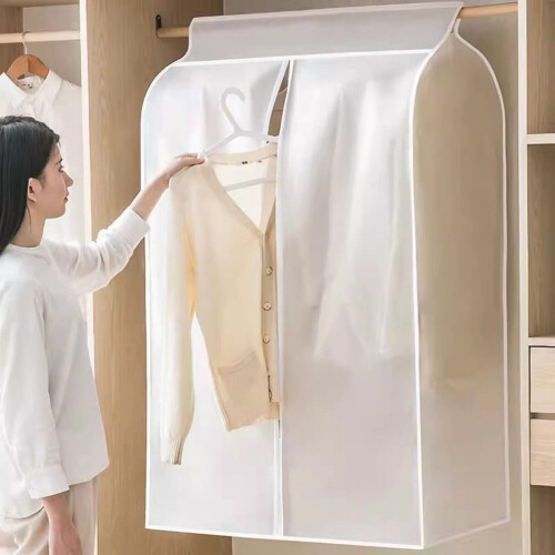 Capa protetora transparente e impermeável para roupas, ideal para pendurar e guardar. 2