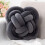 Almofada de nó cinza escuro, 30 cm (12 polegadas), almofada decorativa de pelúcia. 1
