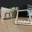 Suporte vertical para laptop compatível com MacBook Air/Pro, iPad, HP, Dell, ASUS e tablets Pro – Compatível com todos os modelos. 3