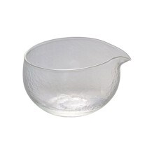 Bol à matcha en verre texturé martelé de 450 ml avec verseur intégré, fabriqué artisanalement à la japonaise.