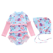 Lichtblauw zwempak met bloemenprint voor meisjes, lange mouwen en ruches, geschikt voor kinderen van 4-6 jaar, te combineren met zonbescherming.
