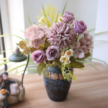 Lilla silkebukett til hjemmedekor, realistiske kunstige roser med 7 hoder, hortensia, kamille til hage og vase