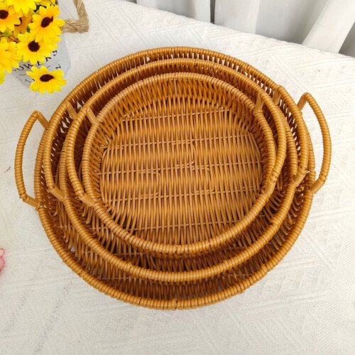 Cesto de vime trançado para armazenar frutas secas.