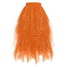 Saia feminina midi assimétrica com camadas de tule brilhante e lantejoulas em formato de estrela.