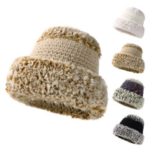 Gorro de pescador de felpa de diseño para mujer 2025, tocado de invierno a la moda con forro de felpa de lujo y estilo contemporáneo, color caqui,