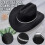 Conjunto de chapéu de caubói e brincos de bota com strass e detalhes pretos. 4