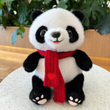 Levensechte zittende pandaknuffel met sjaal – Stijlvolle kamerdecoratie en verzamelobject, perfect als cadeau voor tieners, past bij panda-thema