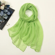 Lenço feminino leve de chiffon, verde menta – xale versátil para proteção solar, praia, viagens e uso diário.