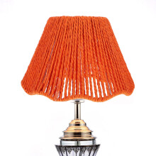Abat-jour de lampe de table orange tissé à la main, résistant et durable, pour usage domestique, avec corde en papier robuste et structure en fer.