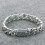 pulseira vintage masculina personalizada é luxuosa e elegante, complementando perfeitamente qualquer look e ideal para uso diário. 1