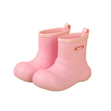 Buataisí Báistí do Chailíní Óga, Buataisí Bog Éadroma go Lár na Lao, Bróga Ócáideacha Chompordacha, Bándearg Z03, 3–3.5 Bliana