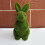 Statue de lapin en mousse floquée verte 20 cm 1