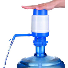 Pompe à eau manuelle portable bleue pour bouteilles de 5 gallons, compatible avec les bonbonnes de 2 à 6 gallons, tube et bouchon extra courts
