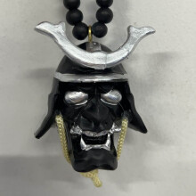 Japansk Ka-buto Samurai Hjelm Bilspeil Charm, Han-nya Oni Mask Design Dekorativt hengende ornament for kjøretøyinteriør