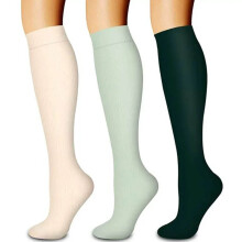 Paar Damen-Sportsocken mit Durchblutungsförderung, ideal zum Laufen und Radfahren, warm und lang, bequem für Outdoor-Sportlerinnen.