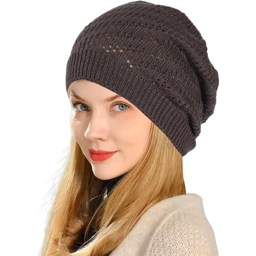 Gorro de crochê feminino em tela, modelo folgado e leve.