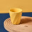 Vaso de plástico reutilizable y apilable de color amarillo. 4