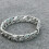 pulseira vintage masculina personalizada é luxuosa e elegante, complementando perfeitamente qualquer look e ideal para uso diário. 2