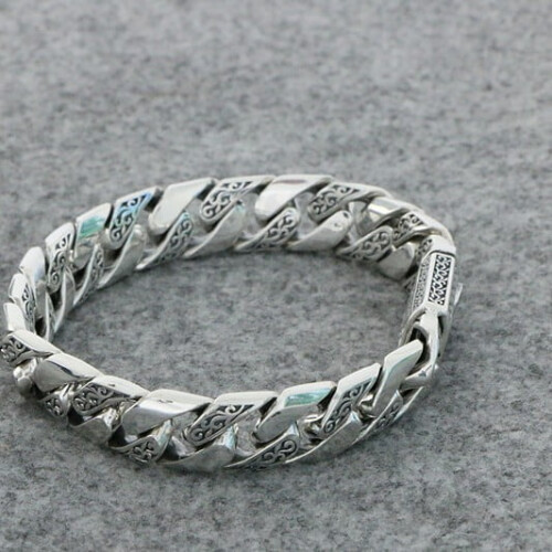 pulseira vintage masculina personalizada é luxuosa e elegante, complementando perfeitamente qualquer look e ideal para uso diário. 1