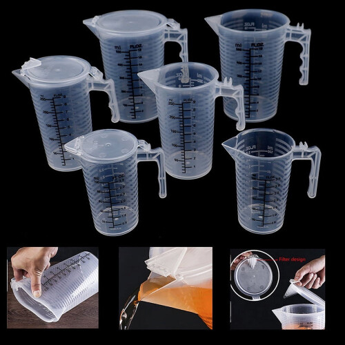 Gobelet doseur transparent en PVC de 100 ml avec couvercle 1