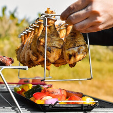 Opvouwbare kippengrill van roestvrij staal met lekbak.