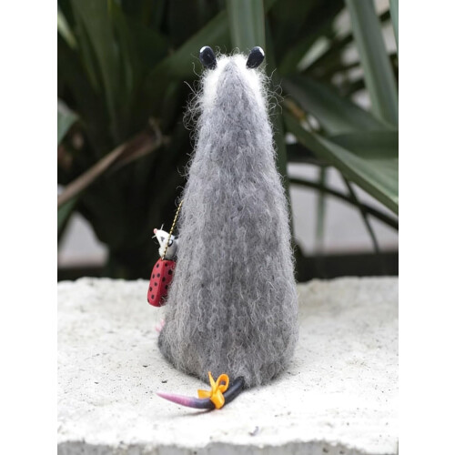 Opossumfigur i ullfilt – håndlaget, 10 cm 2