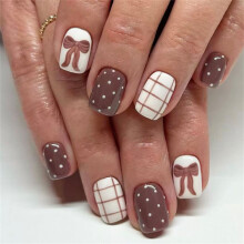 Uñas postizas color marrón café con lunares blancos (24 unidades)