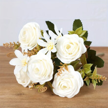 Bouquet de roses artificielles avec feuillage varié et fleurs décoratives pour la maison, le bureau, un mariage ou une fête.