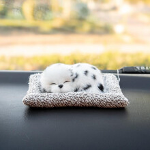 Plüschtier „Schlafender Hund“ für das Auto-Armaturenbrett (1 Stück)