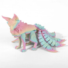 Miniatura articulada de raposa de nove caudas impressa em 3D.