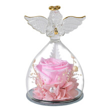 Statue d'ange en verre rose préservée, 7,4 x 7,4 x 12,4 cm