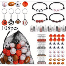 Set di 108 bomboniere per feste a tema sportivo: braccialetti, palline antistress