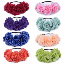 Bandeau à roses rouges, bandeau floral pour les cheveux, idéal pour les occasions festives.