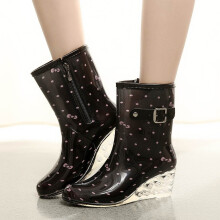 Women's Ultra-Lightweight Rain Boots – Waterproof Short Gardening Boots, Compatible with Outdoor Activities