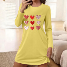 Camisola feminina de manga comprida com estampa de coração para o Dia dos Namorados, modelo curto e solto com gola redonda, macia e respirável.