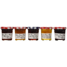 French assortment jam, strawberries, apricots, raspberries, orange bitter, cherries Bonne Maman-assortiment confiture, fraises, abricots, framboises,