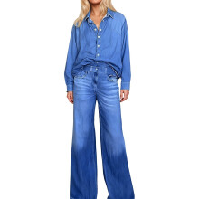 Completo da donna in morbido denim, due pezzi comodi, composto da pantaloni e top, ideale per il relax in casa durante l'autunno e l'inverno.