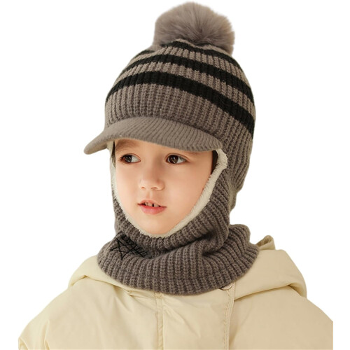 Gorro infantil de inverno em tricô com aba e forro de lã.