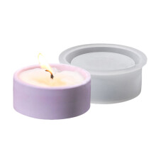 Molde de silicona con forma de casa hueca para velas, ideal para manualidades con resina.