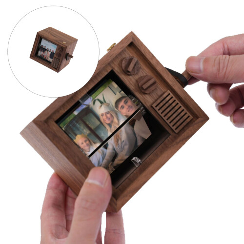 Illuminated, hand-cranked flipss-page photo machine with