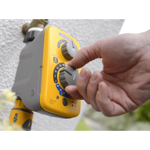 Hozelock HOZELOCK - Watering Timer Sensor Controller Plus : Automatic and Easy Watering with its Light Sensor, Adjustable Watering at Sunrise and/or Sunset, 1