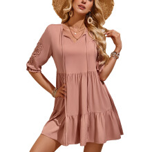Rochie midi în straturi cu decolteu adânc în V, rochie lejeră cu model smocked și straturi, rochie de vară casual cu tiv volane și garnitură