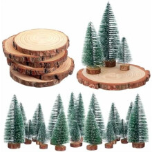 Ensemble de sapins de Noël et de rondelles de bois de pin en forme de goupillon