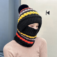 Balaclava feminina de tricô com protetores de orelha e gola alta.