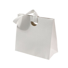 Sac cadeau texturé rouge de qualité supérieure avec poignée