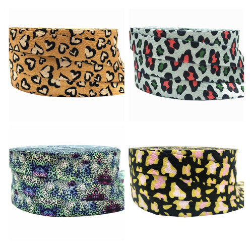 Elastická stuha s leopardím vzorem a srdíčky 25 mm x 10 m 1