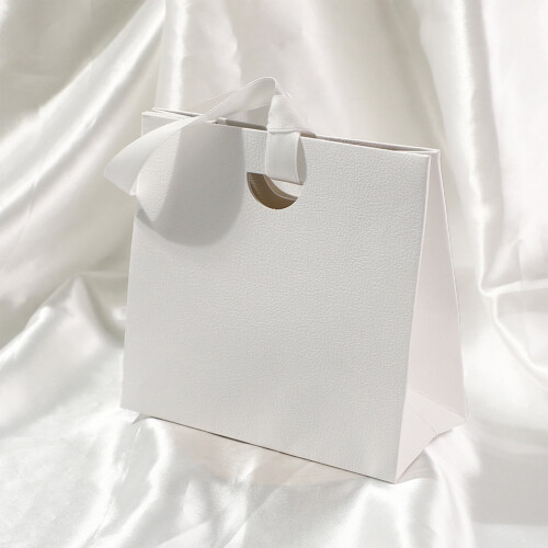 Sac cadeau texturé rouge de qualité supérieure avec poignée 1